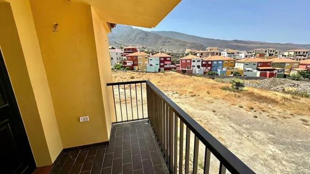Chalet independiente con 5.318 m2 de parcela y vistas al mar en Candelaria — 45