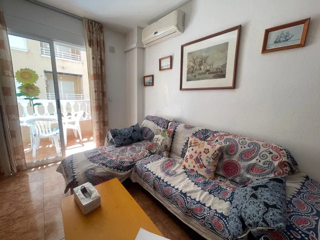Apartamento con garaje y piscina en el centro de Torrevieja — 4