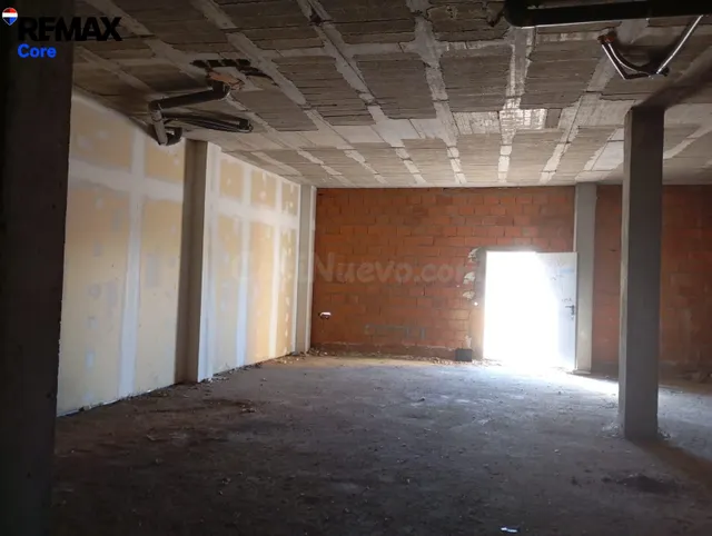 Amplio Local en Bruto con Potencial de Construcción de Vivie - foto 5