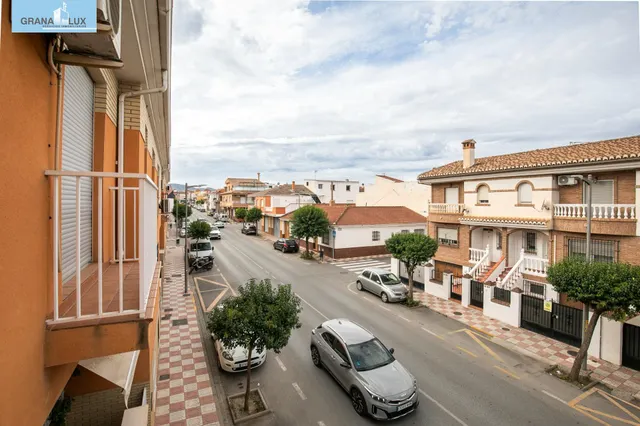 ¡Tu nuevo hogar te espera en Churriana de la Vega! Casa adosada con patio, garaje y futura parada de metro a pocos pasos. — 19