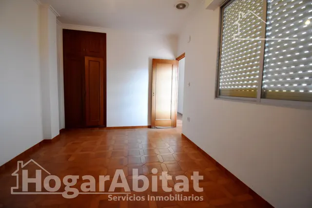 ¡OPORTUNIDAD PARA INVERSORES! GRAN EDIFICIO CON DOS VIVIENDAS INDEPENDIENTES, DOS TERRAZAS Y PARCELA — 27