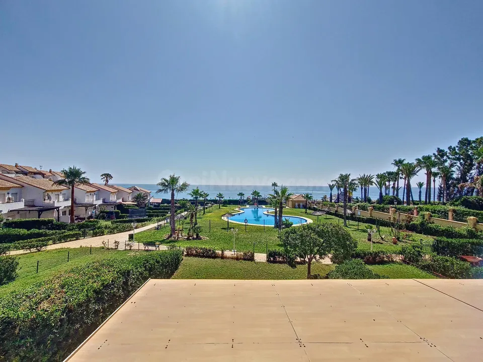 Casa 5 dorm. frente a la playa con vistas al mar!!