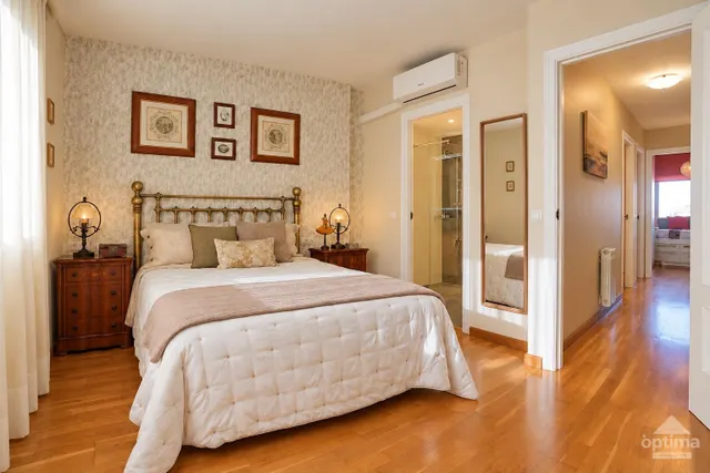 Pareado reformado con 5 habitaciones, terrazas y garaje en Reus — 9