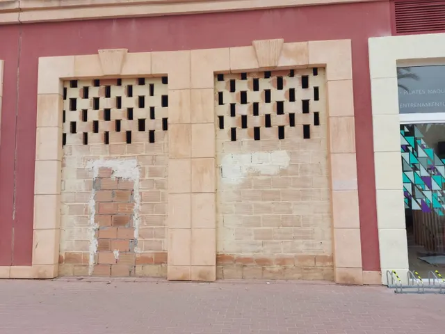 LOCALES COMERCIALES EN ALQUILER EN RESIDENCIAL PORTOFINO EN ALMERIMAR — 14