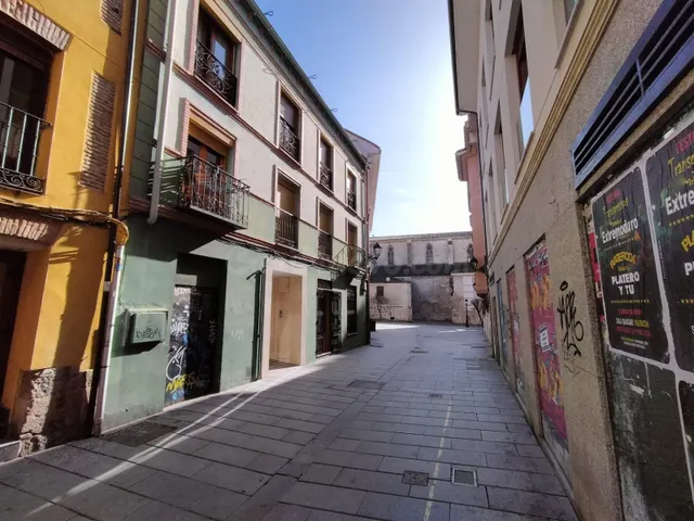 DISPONIBLE 100M2 PARA REALIZAR TRASTEROS EN PALENCIA - foto 2