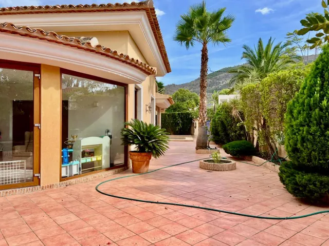 CHALET INDEPENDIENTE CON GRAN PARCELA Y PISCINA PRIVADA EN EL ALBIR, ALFAZ DEL PI — 6