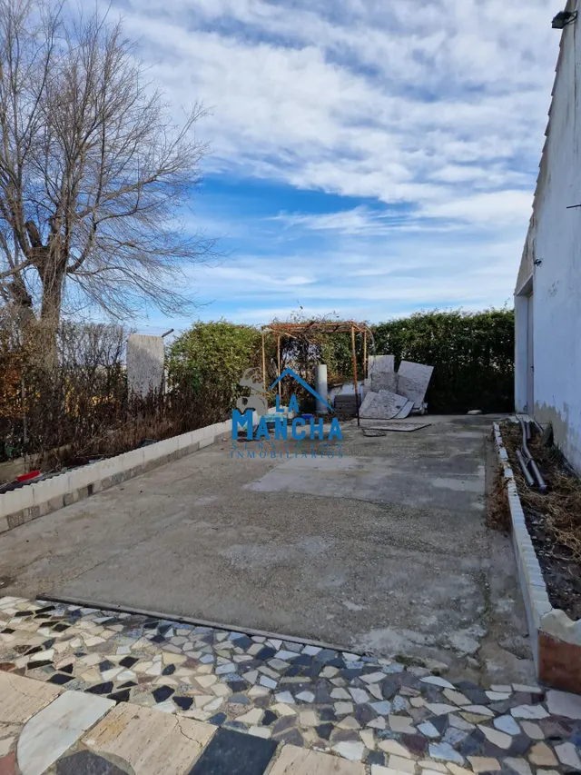 *180.000€* inmobiliaria la mancha vende parcela en Albacete — 41