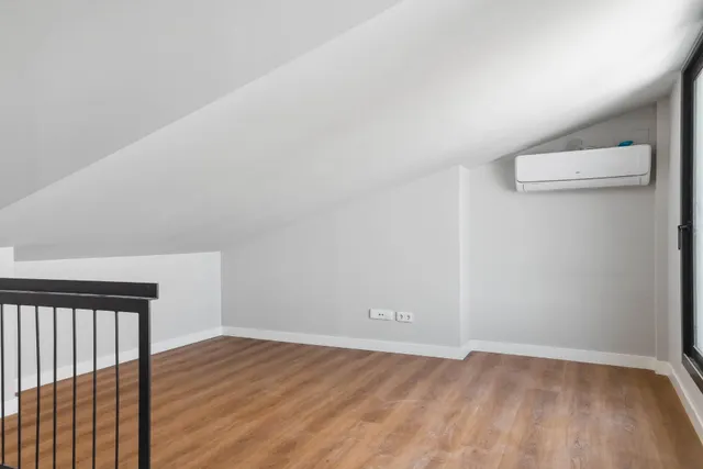 Vivienda reformada a estrenar con 3 estancias, terraza privada y espacio polivalente en Badalona — 20