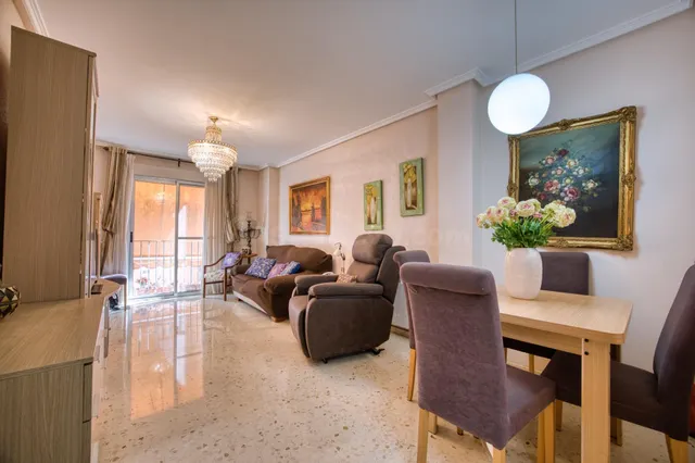 PISO CON GARAJE Y TRASTERO JUNTO A PLAZA LA VIÑA - foto 4