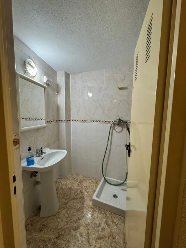 Local de 180 m2 en Barrio Peral. — 14