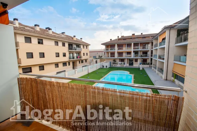 Vive con el confort de un residencial con piscina en este luminoso piso con balcón — 19