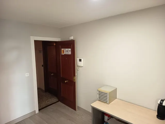 MONCASA VENDE Y ALQUILA oficina en el centro — 8