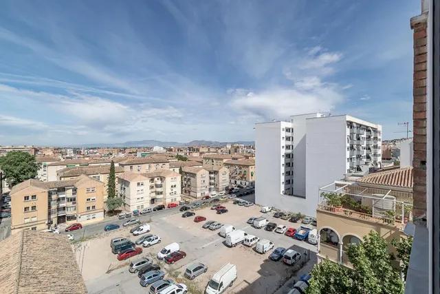 Calle Diamantino García — 16