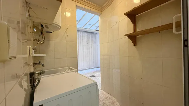 ✨ Piso de 135 m2 en pleno centro de Torrevieja, junto a la Plaza de la Constitución – Amplio, luminoso y con infinitas posibilidades ✨ — 15