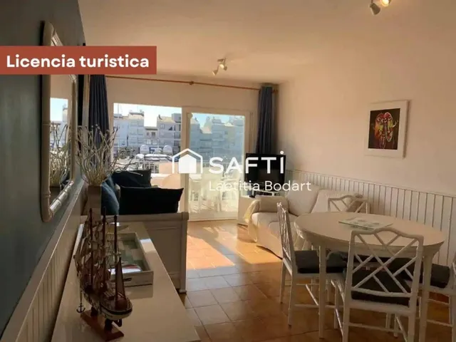 Apartamento reformado de 2 dormitorios con terrazas, vistas al canal y licencia turística – Empuriabrava — 6