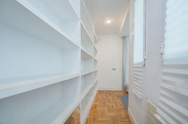 Piso  Ideal Para Reformar  Calle San Lorenzo — 16