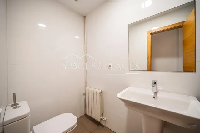 Piso de 2 dormitorios con piscina y garaje junto — 26