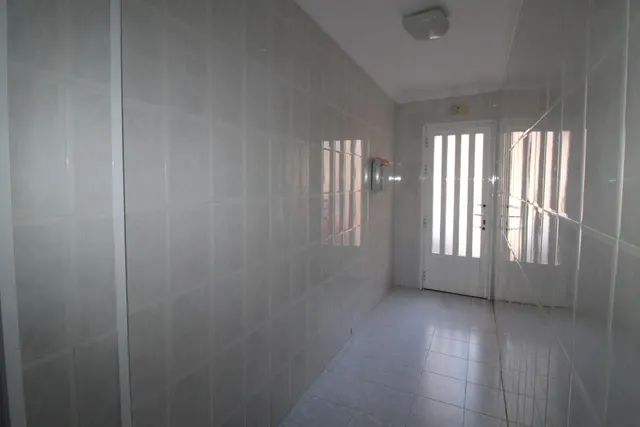 Gran piso en el centro de Torrevieja con 4 dormitorios a 900m del mar — 24
