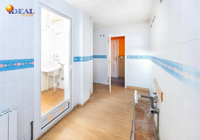 Piso de 3 dormitorios y 2 baños, con cochera. VIVIENDA DE VPO, junto al Parque de Bomberos. — 13
