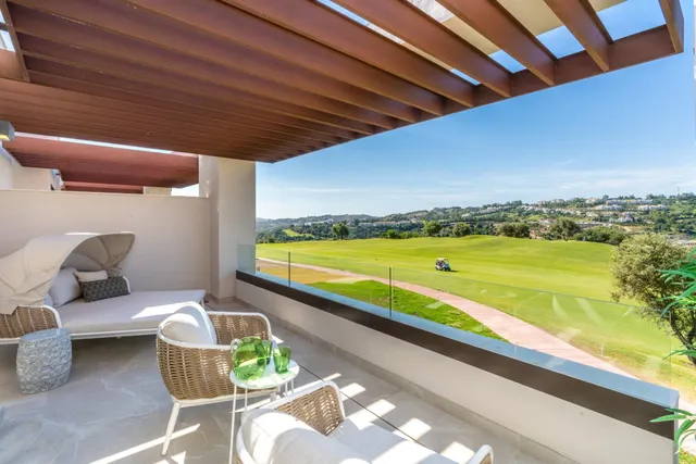 Un nuevo proyecto en La Cala Resort compuesto por 26 amplios adosados en primera línea de golf con vistas panorámicas sobre el residencial y el valle de Mijas. — 13