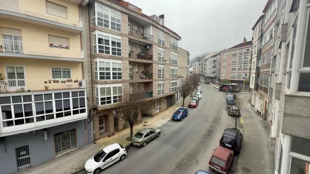 ¡Tu nuevo hogar en este encantador piso en un edificio con carácter del año 1975 y 4 habitaciones! — 8