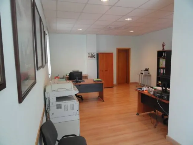 LOCAL COMERCIAL — 3