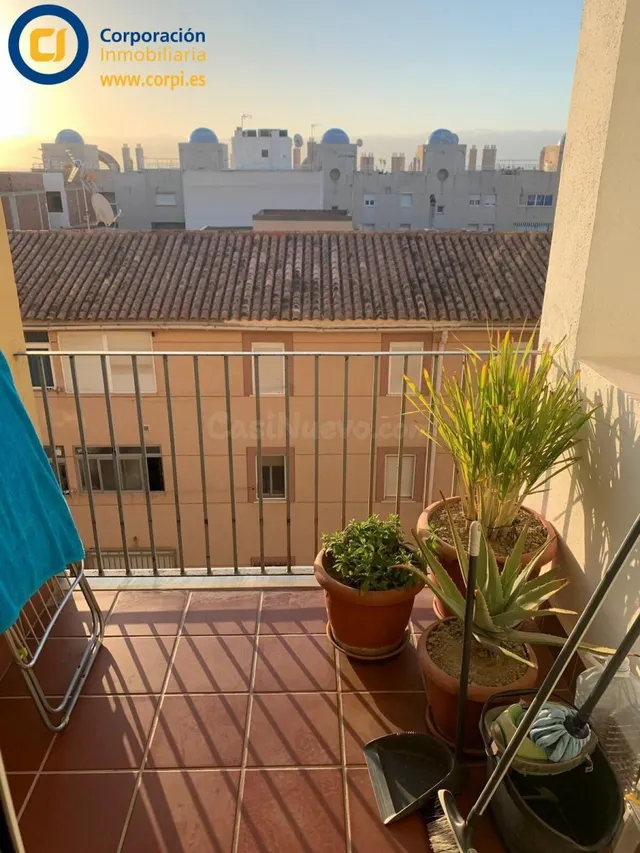Piso de dos dormitorios con terraza y ascensor en Garrucha - foto 2