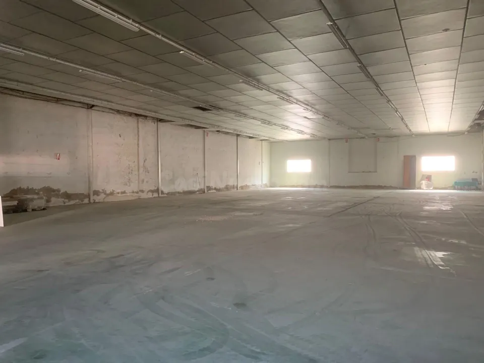 ESTUPENDA NAVE EN PUENTE TOCINOS EN ALQUILER JUNTO MIGUEL INDURAIN, CON ENTRADA PARA CAMIONES.