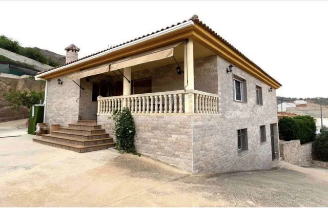 ¡Espectacular chalet independiente con vistas panorámicas en