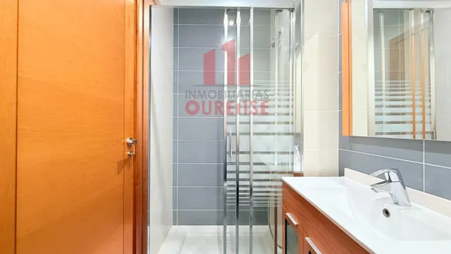 PRECIOSA VIVIENDA SEMINUEVA SITUADA EN O COUTO — 20