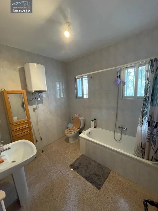 Grupo la Noria Vende Chalet de 7 dormitorios y piscina, zona urbanización los pinares del jucar. — 21