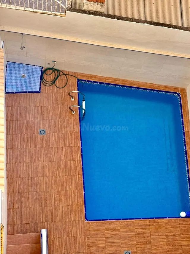 Ático con piscina comunitaria, Alicante, Torrevieja. 2 habitaciones | 63 m2 | A 100 metros del mar — 2
