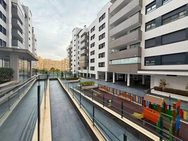 Amplio piso de 3 dormitorios con terraza, en urbanización privada de rivas futura, rivas vaciamadrid — 28