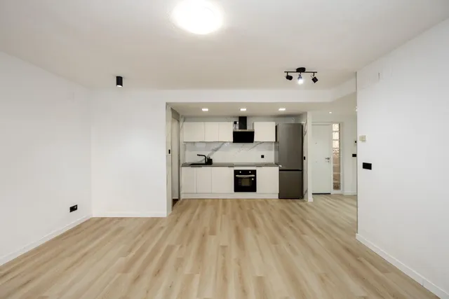 Planta baja con terraza privada, 3 dormitorios, 2 baños y garaje — 6