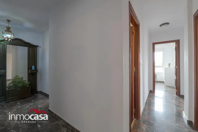 Se Vende amplio piso en  zona Villarejo, con Terraza y Vistas Despejadas — 44
