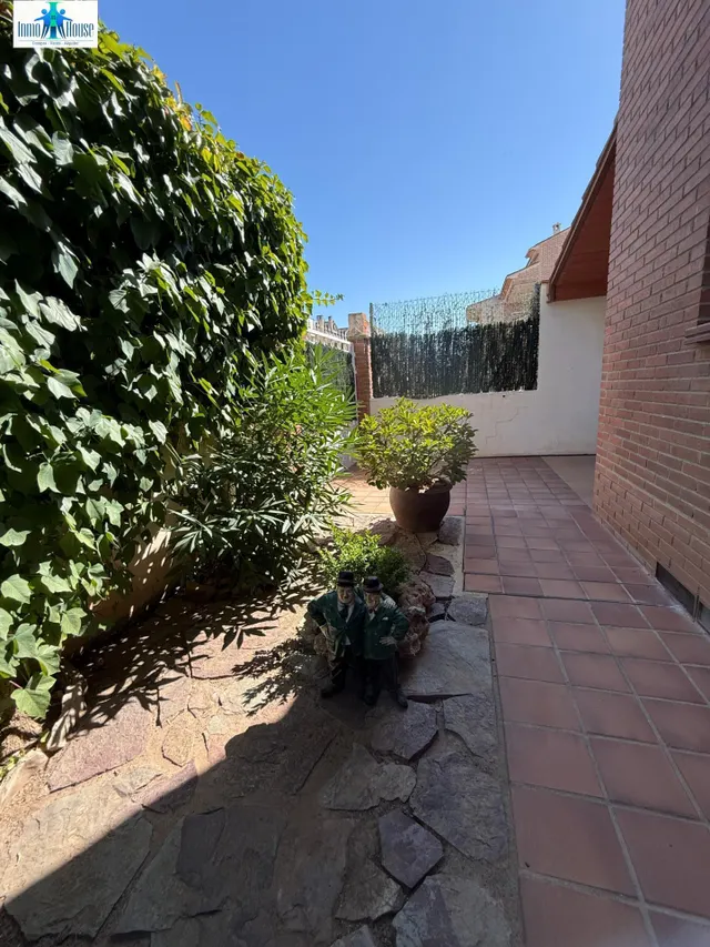 INMOHOUSE VENDE PAREADO — 24