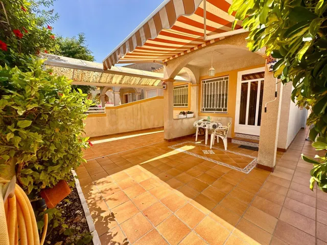 Encantadora vivienda de 3 habitaciones en Urb. La Dorada (Lo