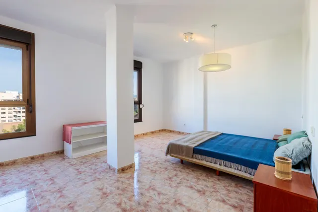 Oportunidad única junto a la plaza París! 7º piso con terraza, mucha luz y vistas despejadas. Posibilidad de aparcamiento. — 14