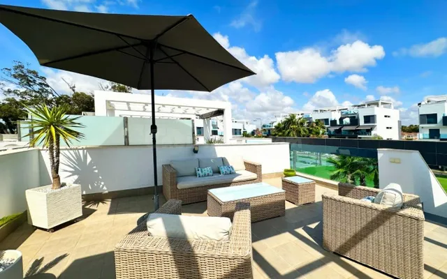 Se vende ático de 2 dormitorios en la primera planta con solárium privado en Oasis Beach XII, El Raso, Guardamar del Segura — 29