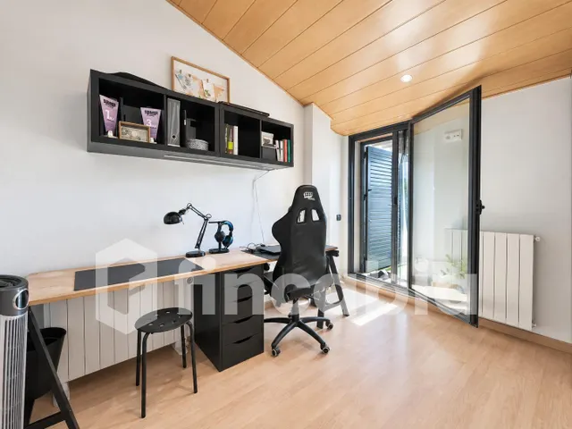 Dúplex con dos terrazas y aparcamiento en el centro de Santa Coloma de Farners — 38