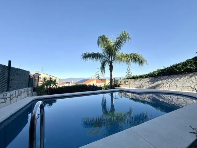 Chalet Pareado en Venta en Alhaurín de la Torre – 5 Dormitor - foto 5