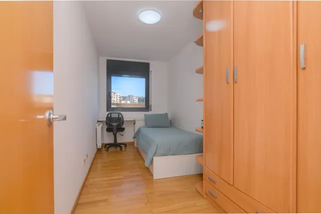 Impecable y céntrico en Manresa: 3 hab, suite y balcón — 17