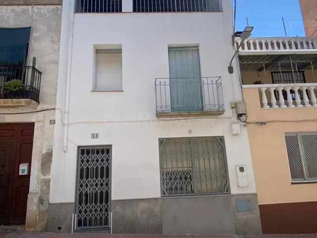 ¡AMPLIA VIVIENDA CON TERRAZA EN LA ZONA ALTA DE LA POBLACIÓN! — 4
