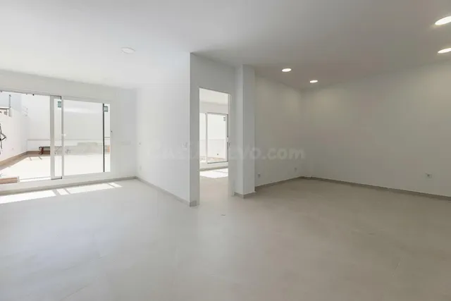 Obra nueva en Coll d’en Rabassa: vivienda de diseño con gran - foto 2