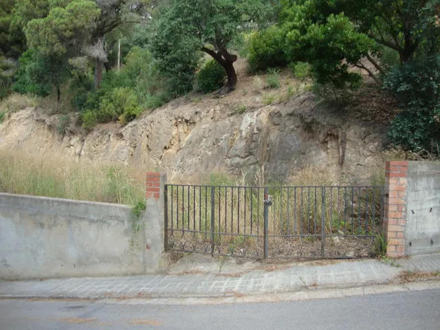 GARAJE EN PARCELA DE 800M2 EN URBANIZACIÓN — 2