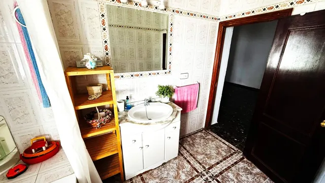 Casa en planta baja con gran patio para reformar en la carretera de medina — 17