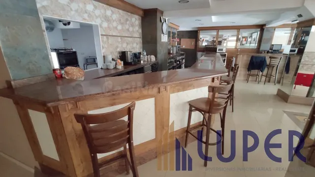 Se vende local de más de 240 metros en zona centrica de San  - foto 4