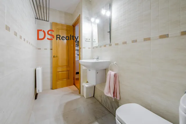 EXCLUSIVA VIVIENDA EXTERIOR Y MUY LUMINOSA CON DOS ESPACIOS INDEPENDIENTES A 30 METROS DE PLAZA DE ESPAÑA — 28