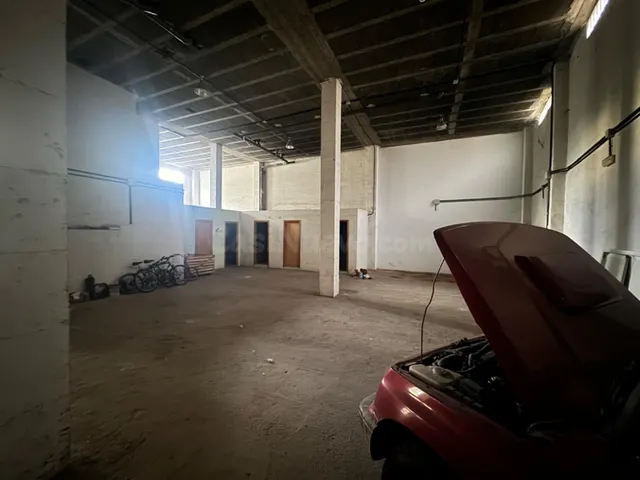 LOCAL COMERCIAL EN VENTA DE 200M2 EN FLORES DEL SIL — 4