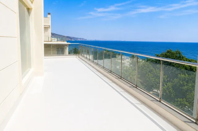 Ático con gran terraza y vistas al mar — 20